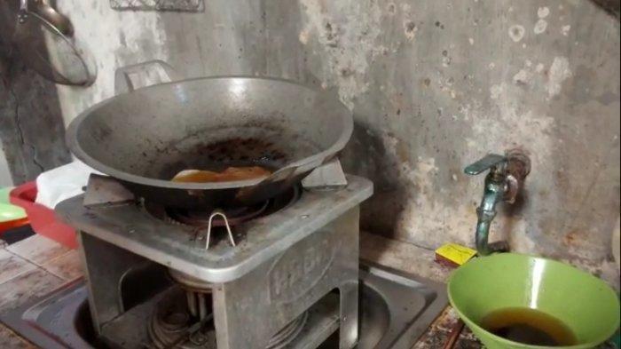 Ibu Penjual Gorengan dan Anaknya Disiram Minyak Panas oleh Tetangga, Korban Alami Luka Bakar