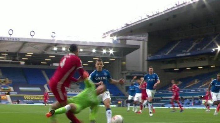 Sindir Keputusan VAR, Klopp: Kali Ini tak Ada 'Ketiak' yang Offside, Kok Gol Henderson Dianulir?