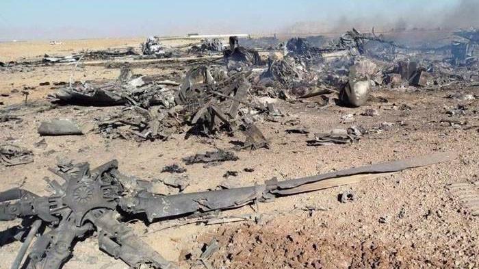 BANGKAI PESAWAT - Foto tersebut menunjukkan sisa-sisa pesawat AS yang jatuh di Iran tengah pada 5 April 2026.