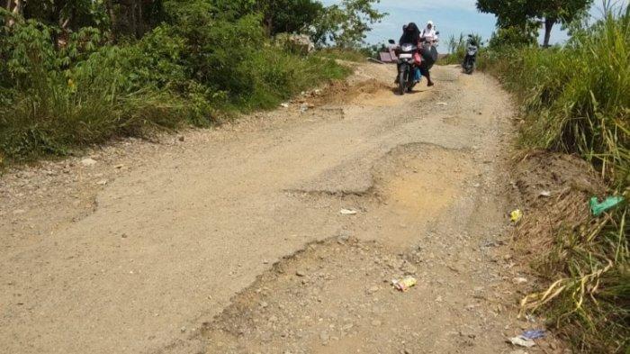 Ruas Jalan dari Cot Teube Gandapura Hingga Cot Kruet Makmur Rusak Parah, Pembangunannya Sudah Diusul