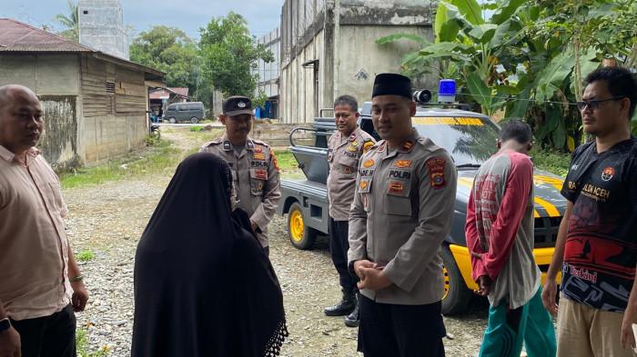 Kapolsek Darul Makmur Nagan Raya Jenguk Warga Lumpuh Menahun