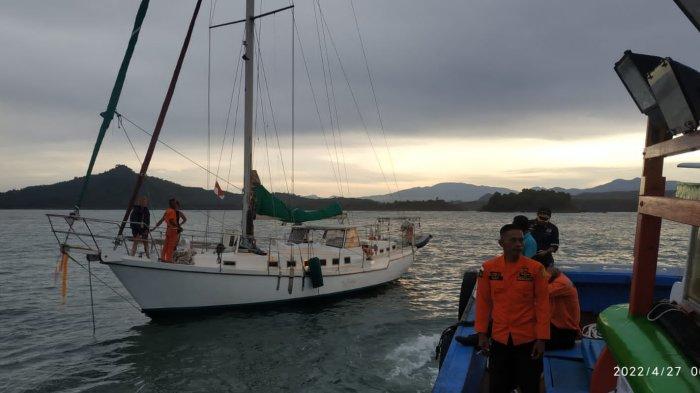 Kapal Yacht Ditumpangi 3 WNA Ditarik Ke Daratan Aceh Jaya