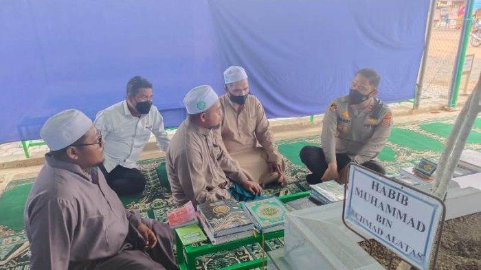 Bupati Rocky, Dampingi Kapolres Ziarah Makam Said Abu Bakar di Idi Rayeuk
