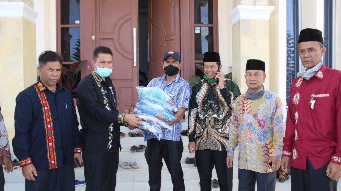 Sekda Haili Yoga Terima 1.650 Masker Kain dari Karang Taruna Bener Meriah