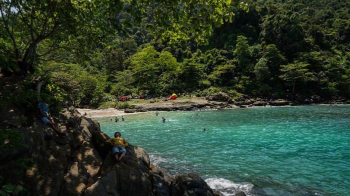 keindahan panorama alam dan birunya laut di Lhok mata Ie