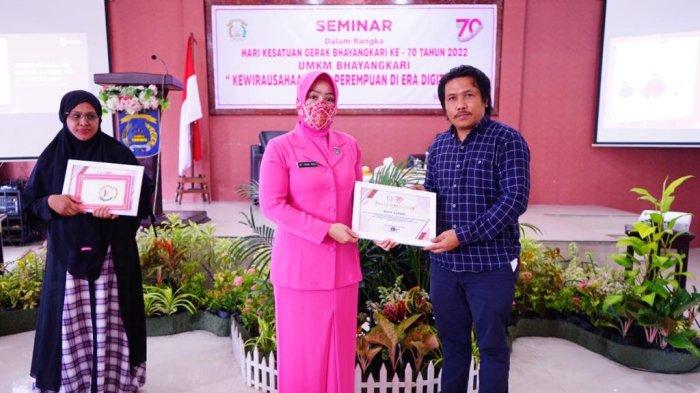 Pelaku Usaha Ikan Bandeng dan Kopi Tangse Jadi Narasumber Seminar UMKM Bhayangkari Pidie