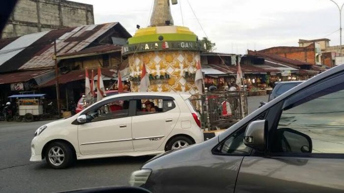 Lalulintas di Bundaran Simpang Empat Bireuen Semrawut