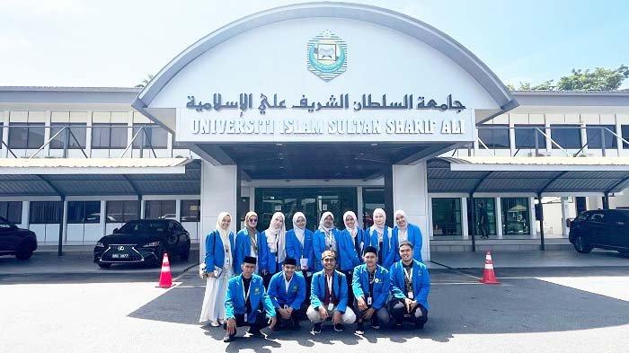 mahasiswa UIN Ar-Raniry yang mendapat kesempatan mengikuti program Student Exchange ke Negeri Berneo. Program ini adalah hasil kerja sama kampus kami dengan Universiti Islam Sultan Sharif Ali (UNISSA), salah satu perguruan tinggi Islam terkemuka di Brunei dan bahkan di Asia Tenggara.