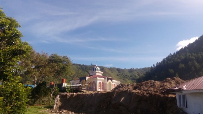 Halaman Masjid Bantuan Pembaca Serambi Indonesia di Aceh Tengah Diperlebar