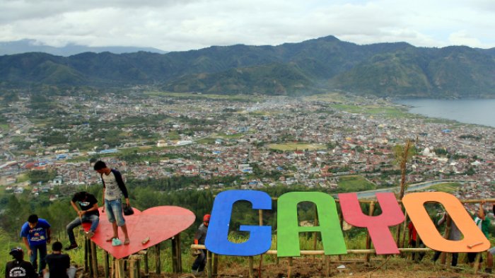 Bruklin Dekerning yalangoch fotosuratlari