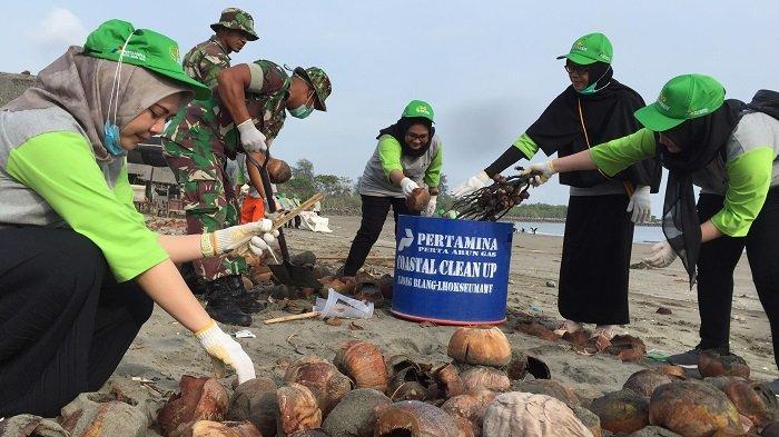 Sampah Berserakan di Pantai Ujong Blang, Ini Langkah yang Dilakukan PAG, TNI dan Duta Wisata