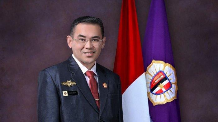 Prof H Muhammad Siddiq Armia PhD, Guru Besar Hukum Tata Negara Universitas Islam Negeri (UIN) Ar-Raniry, mendaftarkan diri sebagai calon Rektor UIN Ar-Raniry untuk masa jabatan 2026–2030. Alumnus S3 dari Anglia Ruskin University, Inggris, ini menjadi kandidat pertama yang menyerahkan berkas pendaftaran kepada panitia seleksi, Senin (16/03/2026).
