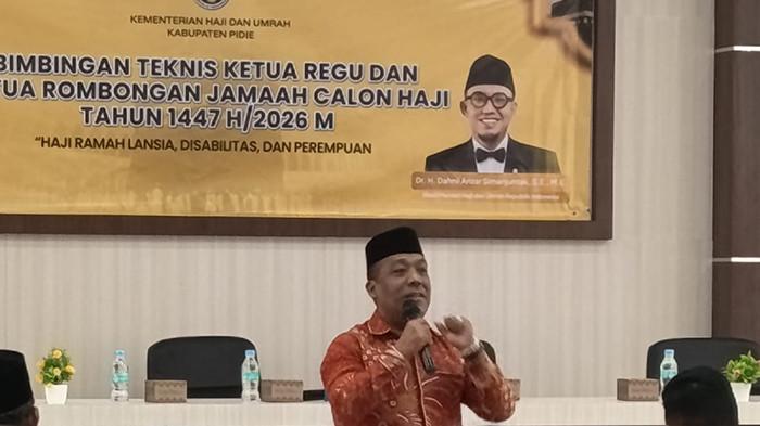Inspektur Wilayah III Kementerian Haji dan Umrah, Mulyadi Nurdin, Lc, MH, CPLA, CHRIM memberikan pembekalan bagi petugas haji di Pidie, Aceh, Selasa (17/2/2026).