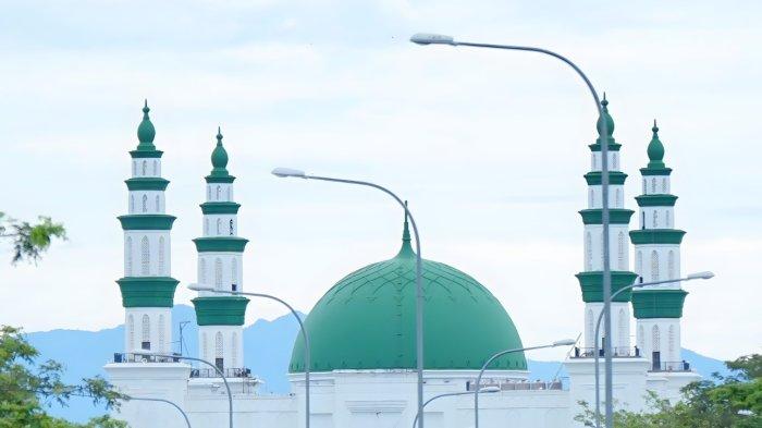 Wajah Ibukota Suka Makmue yang Kian Bersih dan Terawat, Semakin Megah dengan Rampungnya 4 Menara Masjid Giok yang Kini Mulai Disebut-sebut Sebagai The Hagia Sophia-nya Aceh.