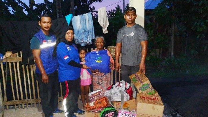 Dinsos Bireuen Salurkan Bantuan Masa Panik untuk Korban Rumah Tertimpa Pohon Kelapa