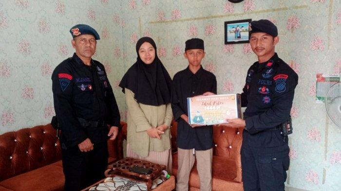 Danyon C Pelopor di Nagan Raya Serahkan Paket Sembako untuk Personel