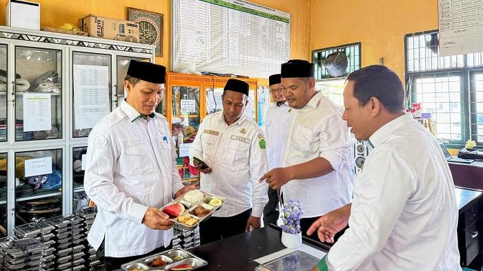 Kepala Kankemenag Pantau Program Makan Bergizi Gratis di MIN 4 Abdya