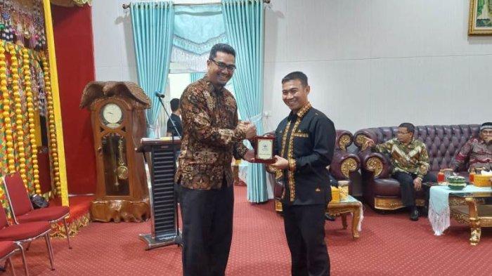 Lepas Kepindahan Letkol Rizal Desriansyah dari Dandim Aceh Singkil, Marthunis: TMMD Kado Istimewa
