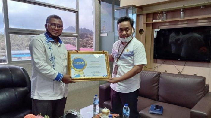 Sensus Penduduk Online Melebihi Target, BPS Serahkan Penghargaan Kepada Pemkab Simeulue