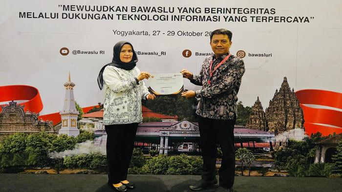 Bawaslu Kabupaten Aceh Selatan Raih Penghargaan Lembaga Informatif dari Bawaslu RI Tahun 2025