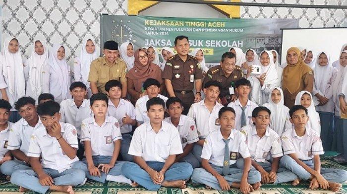 Jaksa Beri Penyuluhan Hukum Bullying dan Cyber Bullying untuk Siswa SMAN 13 Banda Aceh