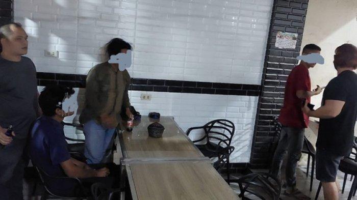 Asyik Main Judi Online, 10 Orang di Aceh Barat Ditangkap di Dua Warkop, 6 Nelayan dan Satu Mahaiswa