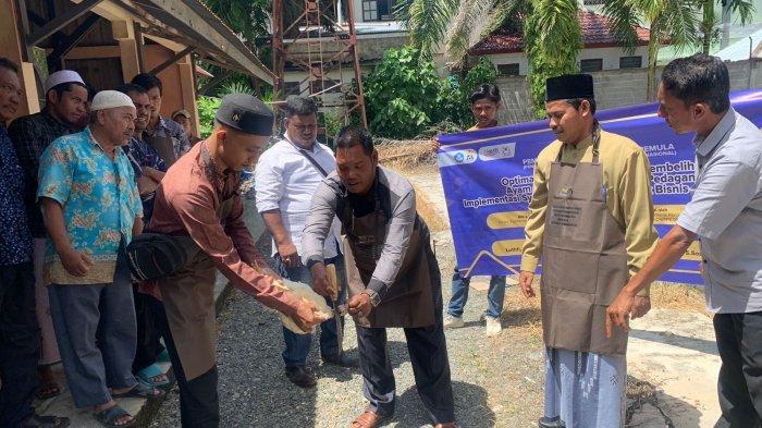 Memastikan Penyembelihan Hewan Halal, Puluhan Pedagang Dilatih Praktek Penyembelihan