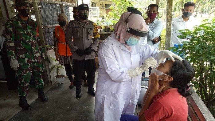 Keluarga Pasien Covid-19 di Birem Bayeun Aceh Timur Jalani Rapid Test Antigen