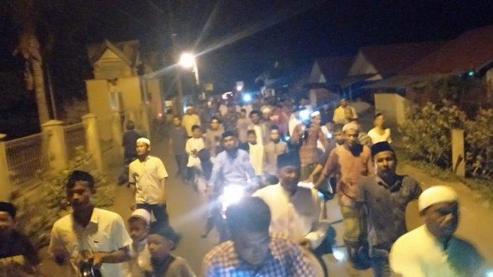 Ratusan Warga Deah Raya Keliling Sambil Membaca Doa Dijauhkan Bala