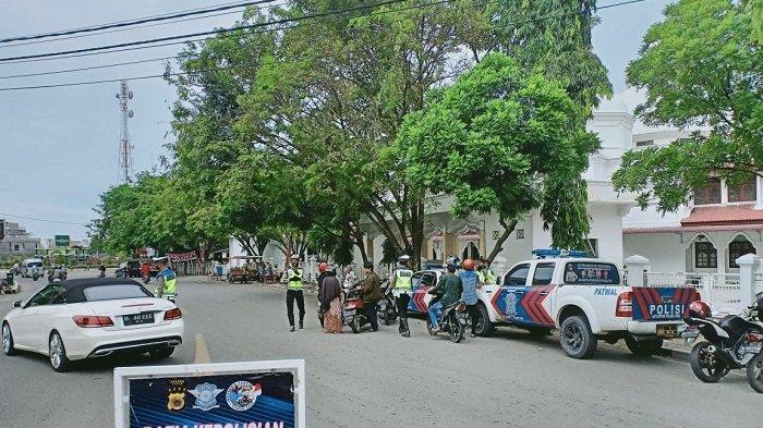 Operasi Patuh Seulawah 2020 dilaksanakan anggota Satlantas Polres Pidie di dekat Masjid Agung Alfalah Sigli.
