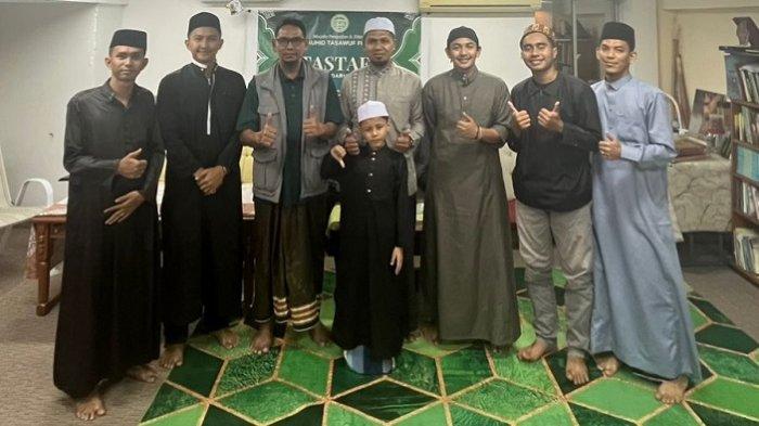 Bersama Ustadz Muhammad dan Ustadz Fatahillah dan rombongan Mahasiswa UIN Ar-Raniry di Bandar Seri Bengawan, Brunei Darussalam