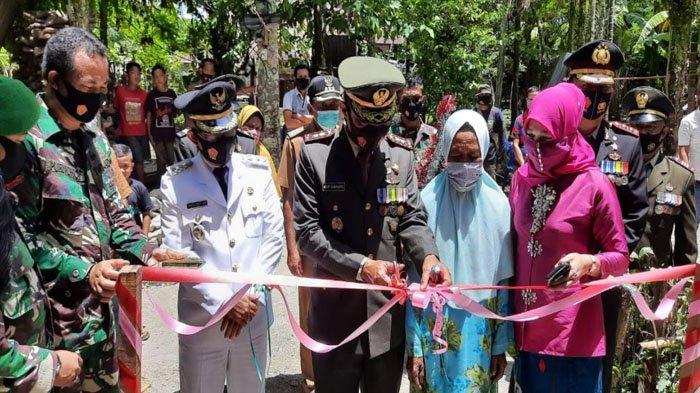 Dandim Serahkan Rumah untuk Janda Miskin di Abdya