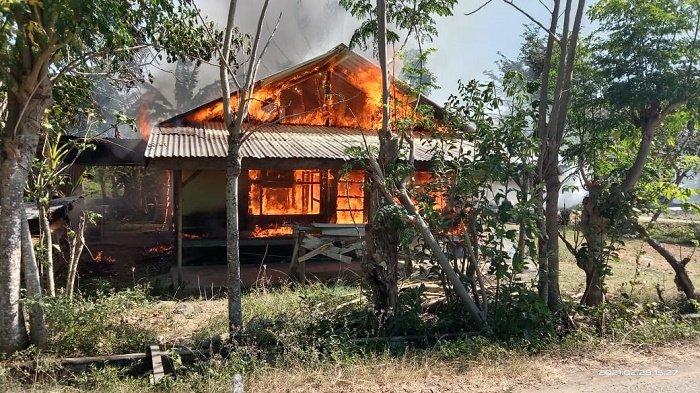 Ditinggal Pergi ke Rumah Anak, Rumah Warga Blang Krueng Musnah Dilalap Sijago Merah