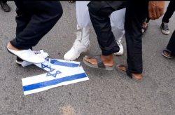 Aksi Bela Palestina di Lhokseumawe, Massa Injak dan Robek Bendera Israel