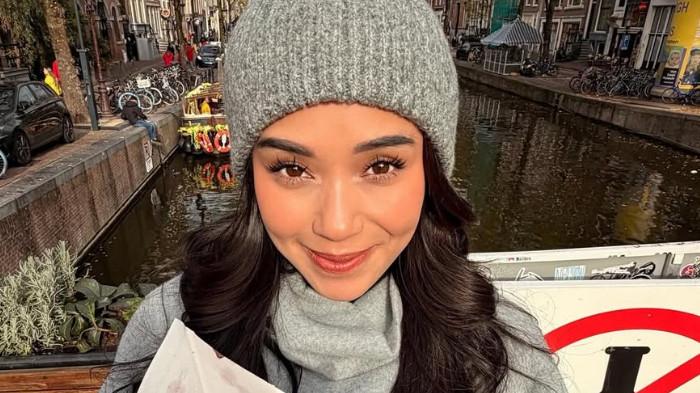 Selebgram Lula Lahfah. Kabar meninggalnya selebgram ini mengejutkan publik dan membuat namanya menjadi trending topik di media sosial X.