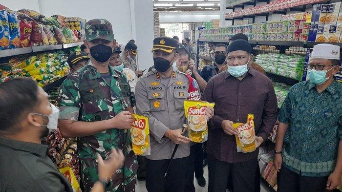 Dandim Aceh Utara & Kapolres Lhokseumawe Pantau Kesediaan Minyak Goreng di Pasar