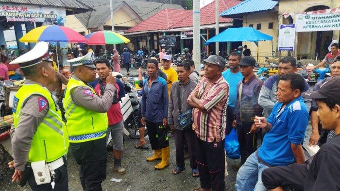 Satlantas Polres Aceh Barat Sosialisasikan Safety Riding kepada Para Pedagang Ikan Keliling
