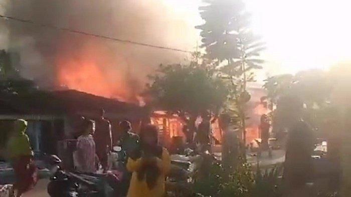 Jelang Buka Puasa, Tiga Rumah Warga di Simpang Tiga Kluet Tengah Terbakar - warga-di-Gampong-Simpang.jpg