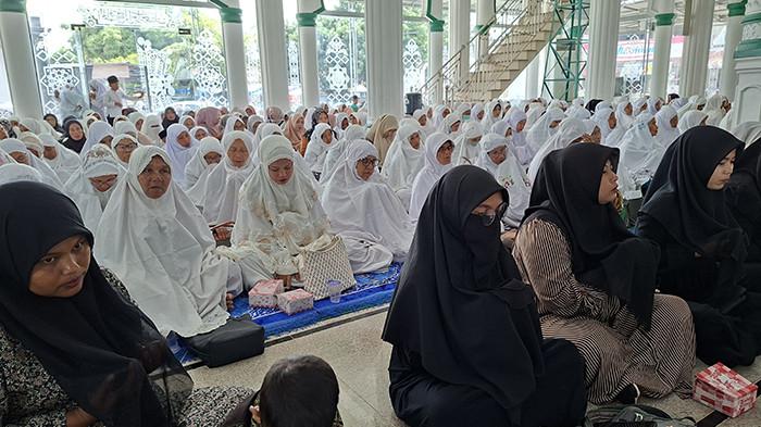 ZIKIR DAN DOA - Doa dan zikir diikuti kaum ibu berlangsung di Masjid Nurul Mukmin Kecamatan Kembang Tanjung, Pidie, Selasa (6/1/2026).ZIKIR DAN DOA - Doa dan zikir diikuti kaum ibu berlangsung di Masjid Nurul Mukmin Kecamatan Kembang Tanjung, Pidie, Selasa (6/1/2026).