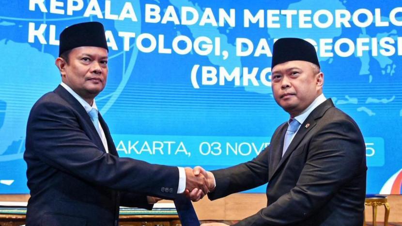 Menteri-Perhubungan-Dudy-Purwagandhi-melantik-Prof-Teuku-Faisal-Fathani.jpg