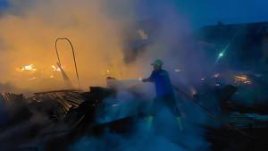 4-rumah-terbakar-0810.jpg
