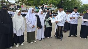 6-santri-berprestasi-dapat-award.jpg