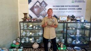 Admi-Kolektor-Benda-Bersejarah-Singkil.jpg