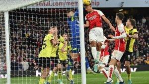 Aksi-bek-tengah-Arsenal-William-Saliba-mencetak-gol-ke-gawang-Burnley.jpg