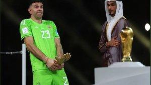 Aksi-cabul-kiper-Argentina-Emiliano-Martinez-di-Piala-Dunia-2022-Qatar.jpg