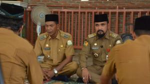 Al-Farlaky-saat-melayat-ke-rumah-Almarhum-Tgk-Walidi.jpg