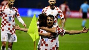 Ante-Budimir-merayakan-gol-bersama-rekan-setimnya-dalam-pertadningan-Kroasia-vs-Armenia.jpg
