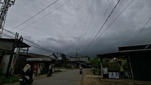 Atim-diselmuti-awan-hitam.jpg