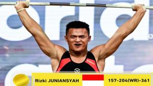 Atlet-angkat-besi-Rizki-Juniansyah-berhasil-menyabet-2-medali-emas-IWF-World-Championship-2025.jpg
