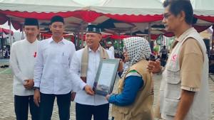 Ayahwa-menyerahkan-donasi-kemanusiaan-sebesar-Rp-162-juta.jpg